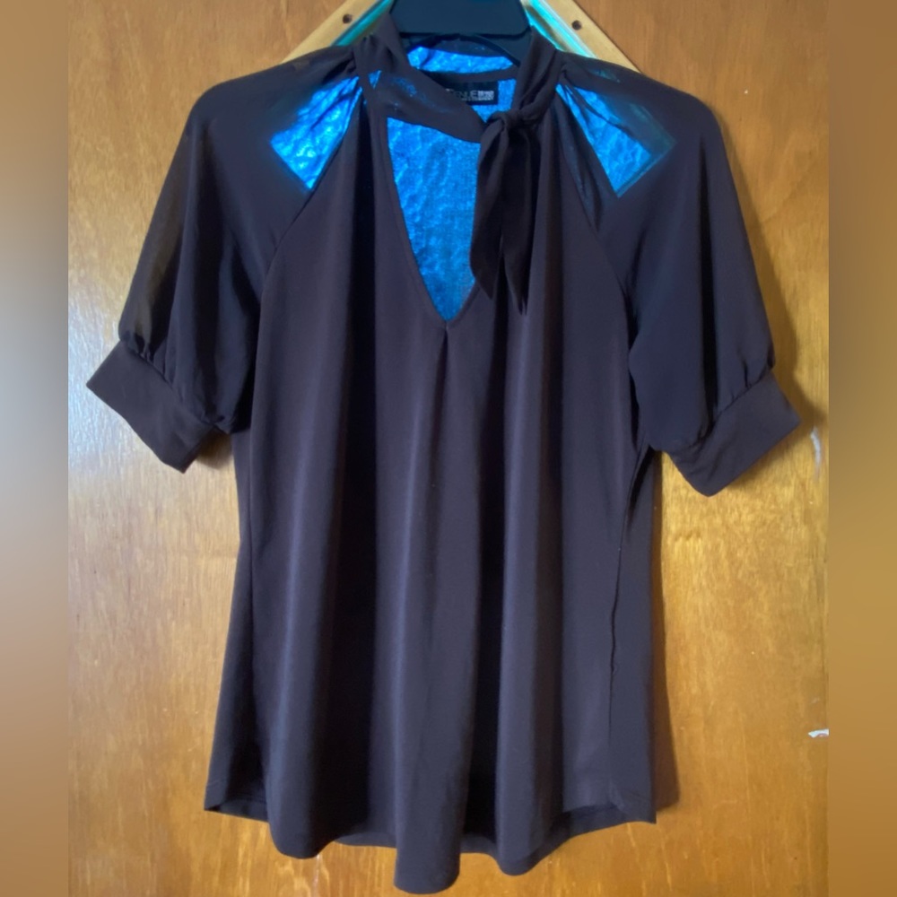 4 Shirts XS. 2 NY & CO 7th AVENUE DESIGN STUDIO, 1 SOHO JEANS NY& CO, 1 EXPRESS.